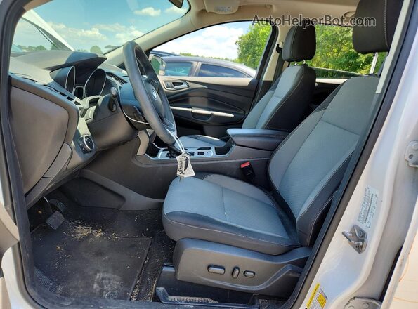 1FMCU0GD2HUA74238 2017 FORD ESCAPE Белый Вид салона спереди