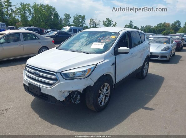 1FMCU0GD2HUD50207 2017 FORD ESCAPE Белый Вид спереди