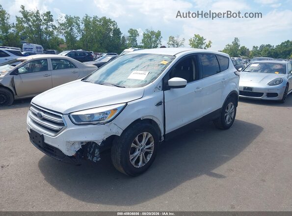 1FMCU0GD2HUD50207 2017 FORD ESCAPE Белый Передняя левая четверть