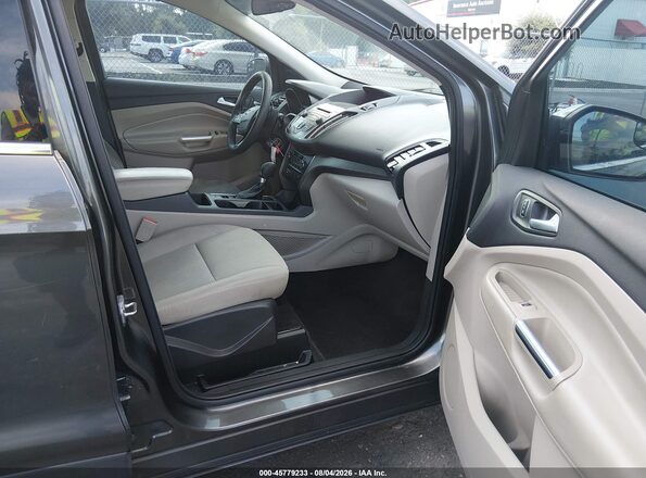 1FMCU0GD2HUE64238 2017 FORD ESCAPE Серый Вид салона спереди