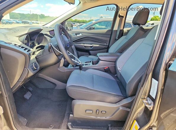 1FMCU0GD3HUA07437 2017 FORD ESCAPE Gray Widok wnętrza z przodu