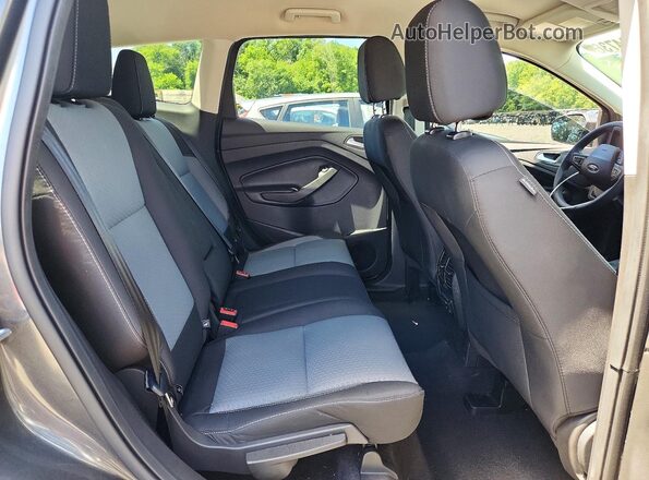 1FMCU0GD3HUA07437 2017 FORD ESCAPE Gray Widok tylnych siedzeń