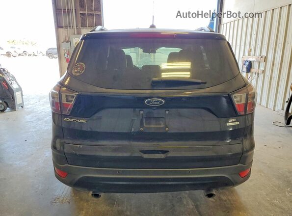1FMCU0GD3HUD10038 2017 FORD ESCAPE Black Widok komory silnika