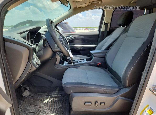 1FMCU0GD3HUE54012 2017 FORD ESCAPE White Вид салону спереду