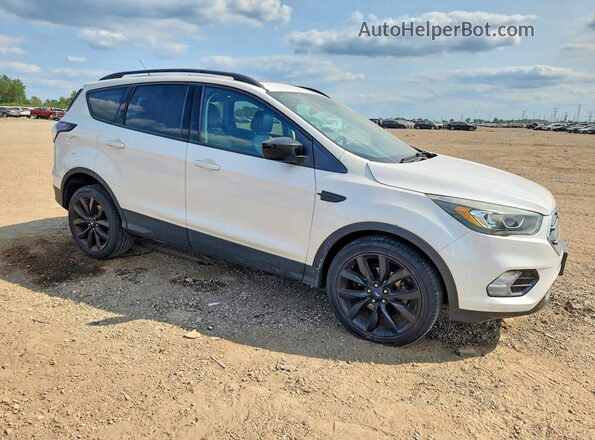 1FMCU0GD3HUE88130 2017 FORD ESCAPE Белый Передняя правая четверть