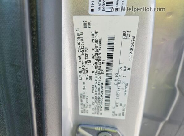 1FMCU0GD3KUB09196 2019 FORD ESCAPE Silver Widok naklejki z numerem VIN