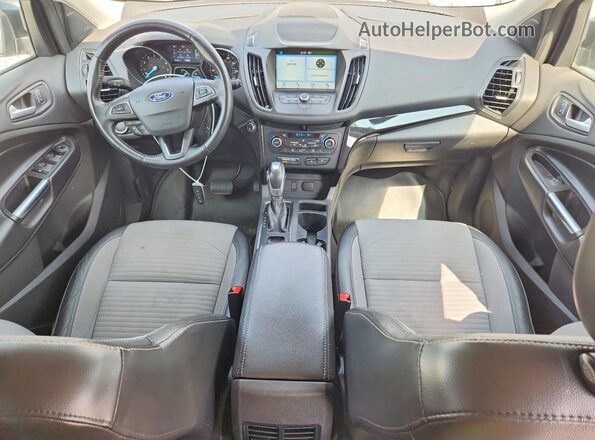 1FMCU0GD3KUB09196 2019 FORD ESCAPE Silver Widok deski rozdzielczej