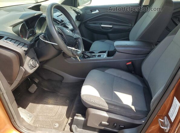 1FMCU0GD4HUA68831 2017 FORD ESCAPE Orange Вид салону спереду