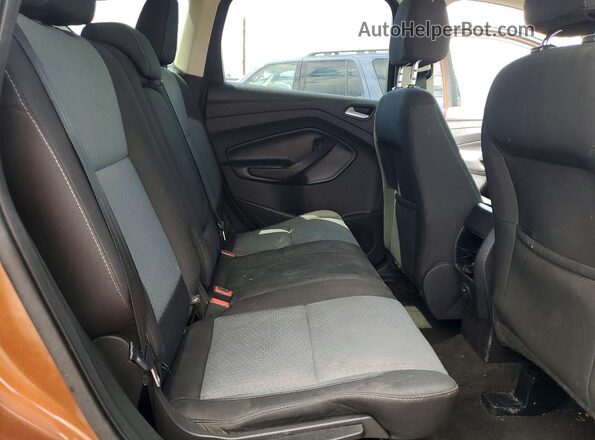 1FMCU0GD4HUA68831 2017 FORD ESCAPE Orange Вид задньої частини салону