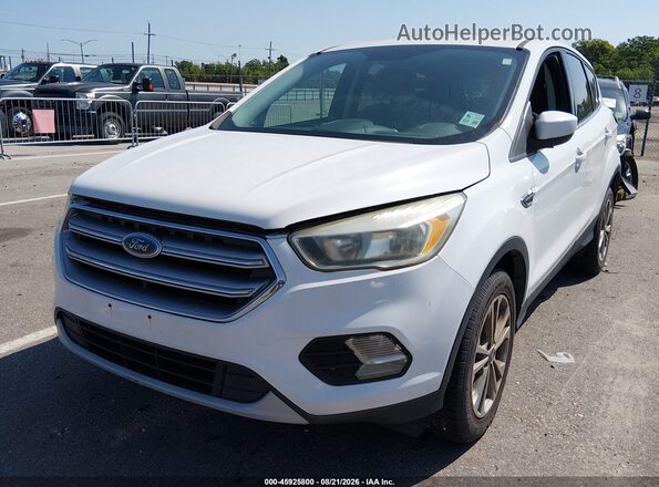 1FMCU0GD4HUC27637 2017 FORD ESCAPE Белый Передняя левая четверть