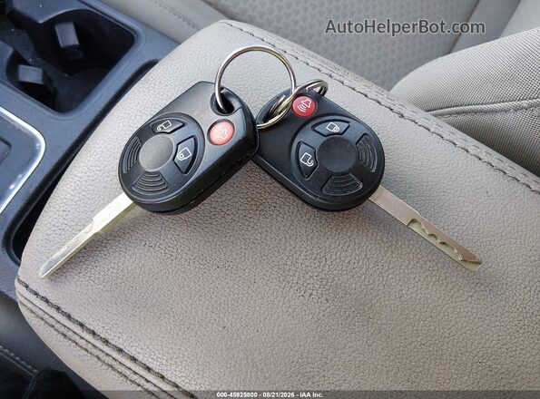 1FMCU0GD4HUC27637 2017 FORD ESCAPE Белый Вид панели приборов