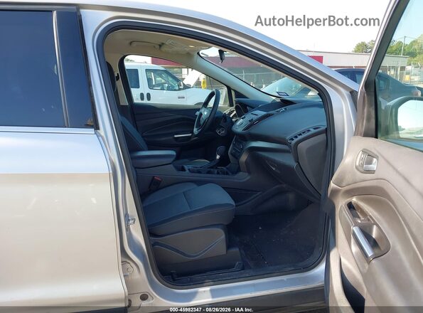 1FMCU0GD4HUE71403 2017 FORD ESCAPE Silver Սալոնի դիմացի տեսք