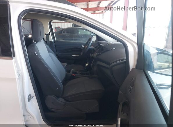 1FMCU0GD4JUA92214 2018 FORD ESCAPE White Вид салону спереду