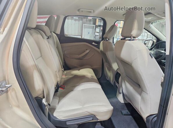 1FMCU0GD4JUC46906 2018 FORD ESCAPE Tan Widok wnętrza z tyłu