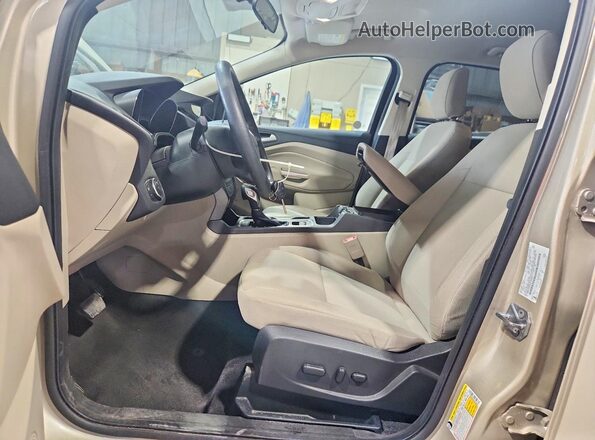 1FMCU0GD4JUC46906 2018 FORD ESCAPE Tan Widok wnętrza z przodu