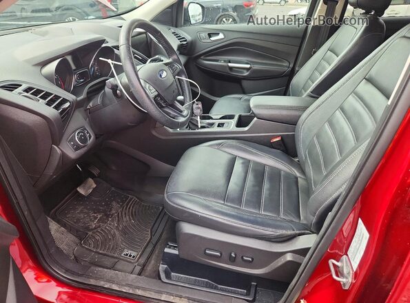 1FMCU0GD5HUA16446 2017 FORD ESCAPE Красный Вид салона спереди