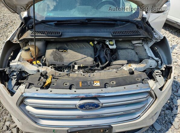 1FMCU0GD5HUC08742 2017 FORD ESCAPE White ძრავის განყოფილების ხედი