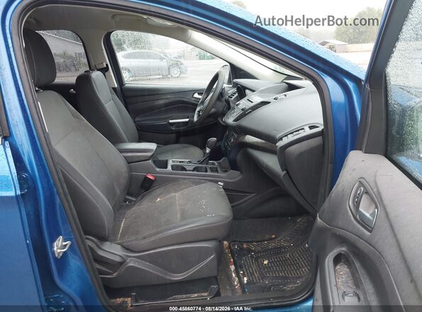 1FMCU0GD5HUC46066 2017 FORD ESCAPE Синий Вид салона спереди
