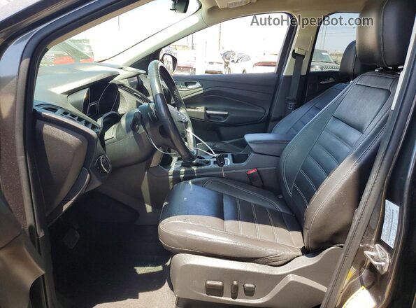 1FMCU0GD5HUC88043 2017 FORD ESCAPE Silver Вид салону спереду