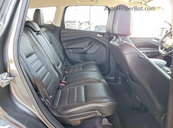 1FMCU0GD5HUC88043 2017 FORD ESCAPE Silver Вид задньої частини салону