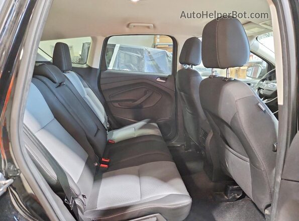 1FMCU0GD5HUE39253 2017 FORD ESCAPE Black Вид задньої частини салону