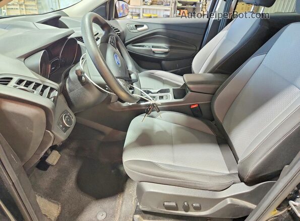 1FMCU0GD5HUE39253 2017 FORD ESCAPE Black Вид салону спереду