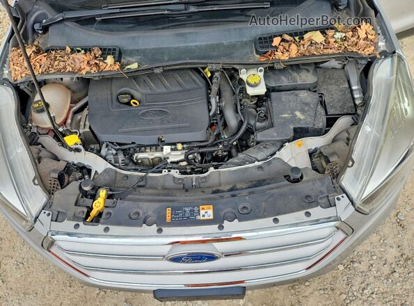 1FMCU0GD5JUB09831 2018 FORD ESCAPE Silver Widok komory silnika