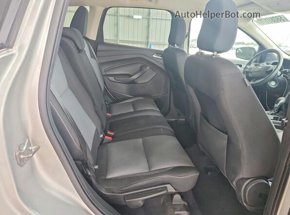 1FMCU0GD5JUB09831 2018 FORD ESCAPE Silver Widok wnętrza z tyłu