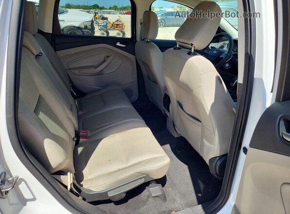 1FMCU0GD5JUB15368 2018 FORD ESCAPE White Вид задньої частини салону