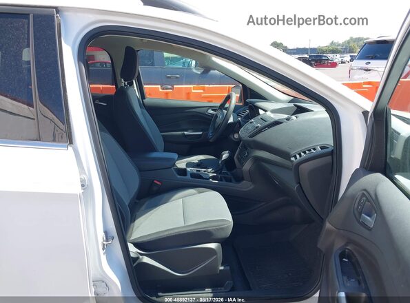 1FMCU0GD5JUB85632 2018 FORD ESCAPE Белый Вид салона спереди