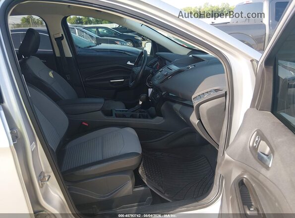 1FMCU0GD5JUC05751 2018 FORD ESCAPE Silver Вид салону спереду