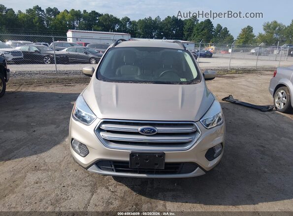 1FMCU0GD5JUC67585 2018 FORD ESCAPE Champagne Вид щитка приборов