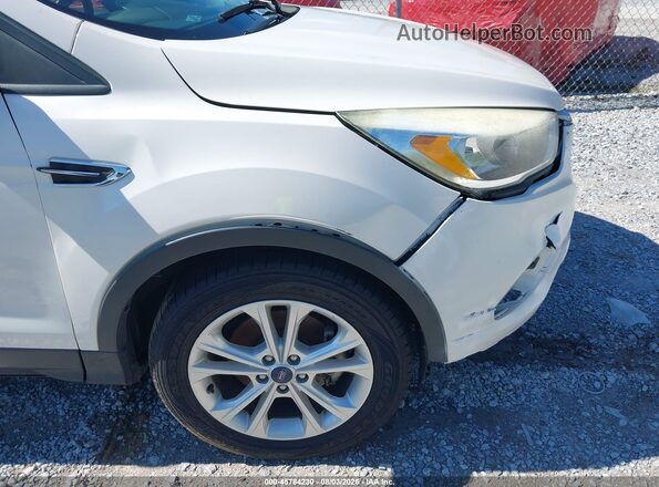 1FMCU0GD6HUD83761 2017 FORD ESCAPE White Widok wnętrza z tyłu
