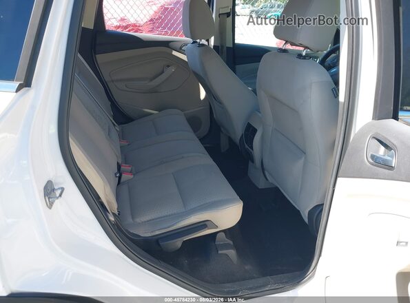 1FMCU0GD6HUD83761 2017 FORD ESCAPE White Widok naklejki z numerem VIN