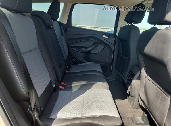 1FMCU0GD6HUE22770 2017 FORD ESCAPE Gold Вид задньої частини салону
