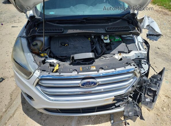 1FMCU0GD6HUE43621 2017 FORD ESCAPE White Widok komory silnika