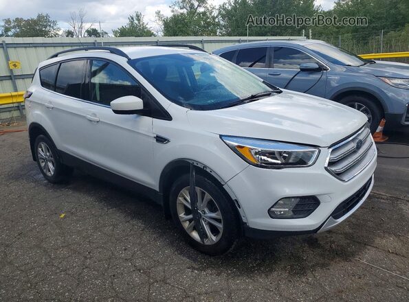 1FMCU0GD6JUD28085 2018 FORD ESCAPE White წინა სალონის ხედი