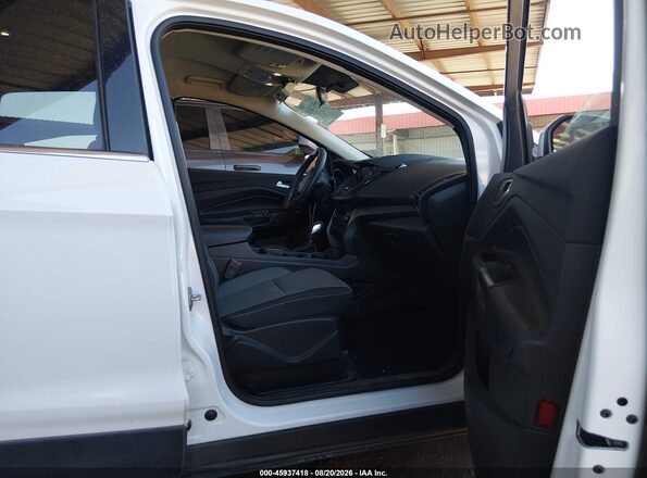 1FMCU0GD6KUB04851 2019 FORD ESCAPE Белый Вид салона спереди