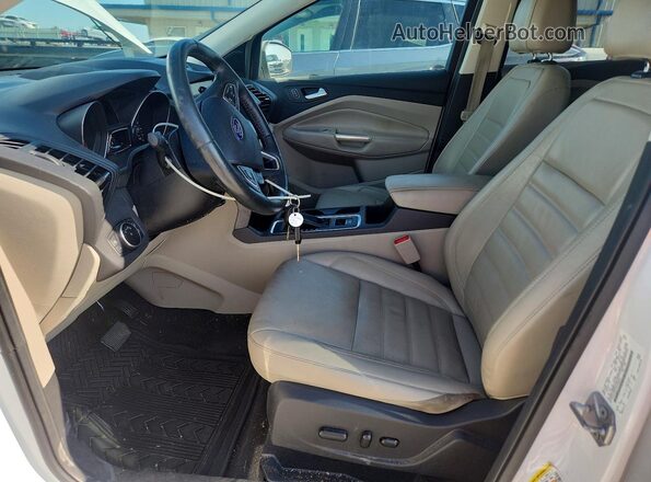 1FMCU0GD7HUA89253 2017 FORD ESCAPE Белый Вид салона спереди