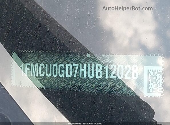 1FMCU0GD7HUB12028 2017 FORD ESCAPE White Vista del compartimento del motor