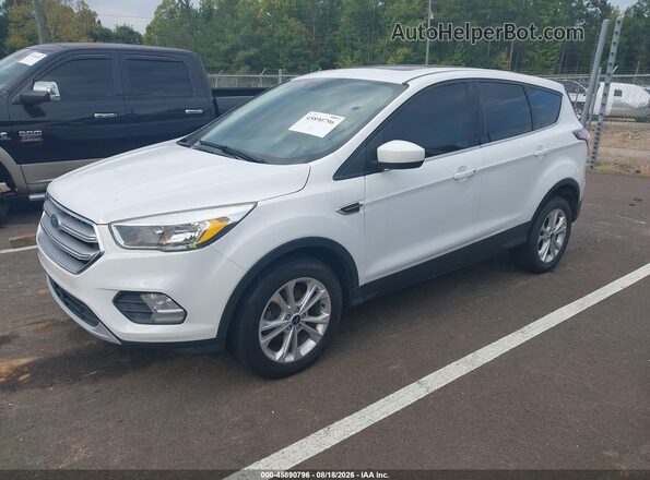 1FMCU0GD7HUB12028 2017 FORD ESCAPE White Vista tres cuartos delantera izquierda