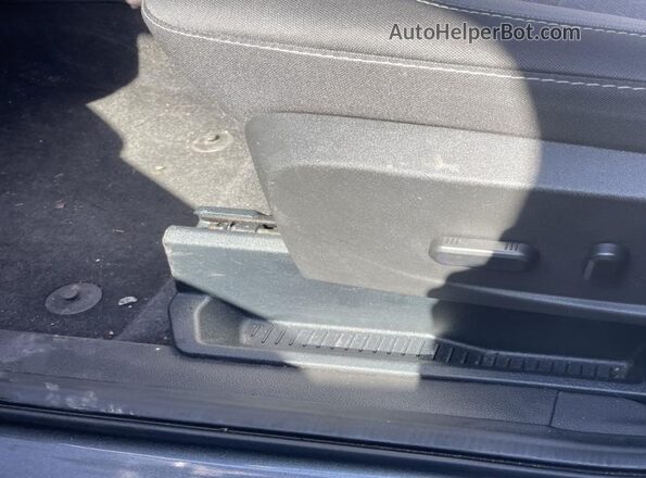 1FMCU0GD7HUC08158 2017 FORD ESCAPE Gray Widok wnętrza z tyłu