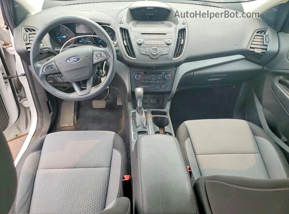 1FMCU0GD7HUD18403 2017 FORD ESCAPE Белый Вид панели приборов
