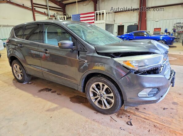1FMCU0GD7HUD27893 2017 FORD ESCAPE Gray Przód prawy