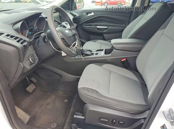 1FMCU0GD7HUD45925 2017 FORD ESCAPE White წინა სალონის ხედი