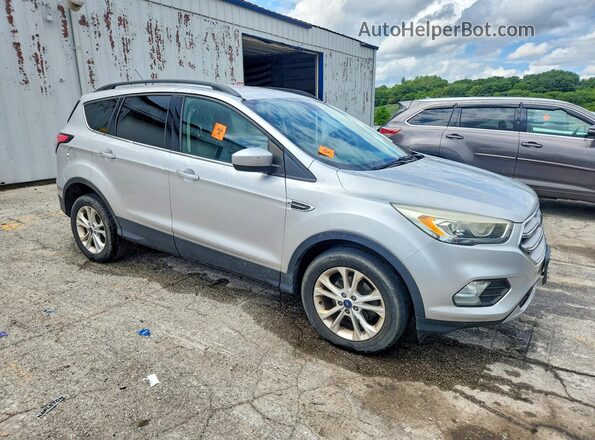 1FMCU0GD7HUD92923 2017 FORD ESCAPE Silver Przód prawy