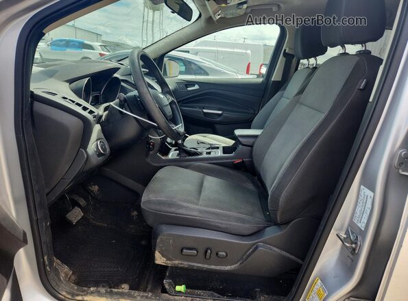 1FMCU0GD7HUD92923 2017 FORD ESCAPE Silver Widok wnętrza z przodu