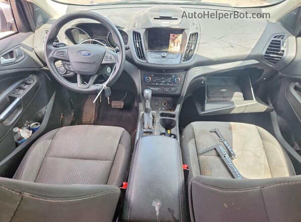 1FMCU0GD7HUD92923 2017 FORD ESCAPE Silver Widok deski rozdzielczej