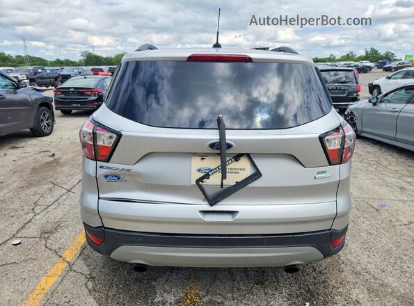 1FMCU0GD7HUD92923 2017 FORD ESCAPE Silver Widok z tyłu