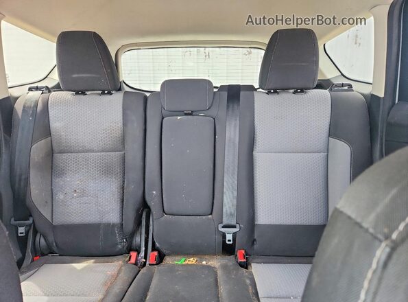 1FMCU0GD7HUD92923 2017 FORD ESCAPE Silver Widok tylnych siedzeń